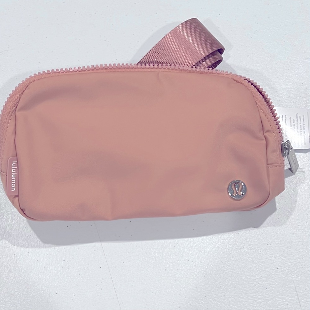 NWT lululemon everywhere belt bag in pink pastel